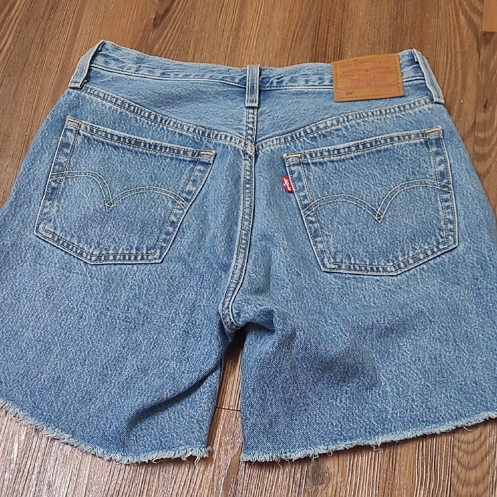 Levi's Women's Classic Blue Jean Shorts used good‎ condition.